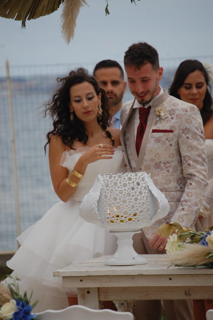 celebranti.com-RitoDellaLuceSalentina-SalentoLightRitual-WeddingCeremony-CelebrantLedCeremony-rituale-Rite-WeddingCeremony-Italy-CerimoniaDiNozze-CerimoniaConCelebrante-credit-LucianellaStifani