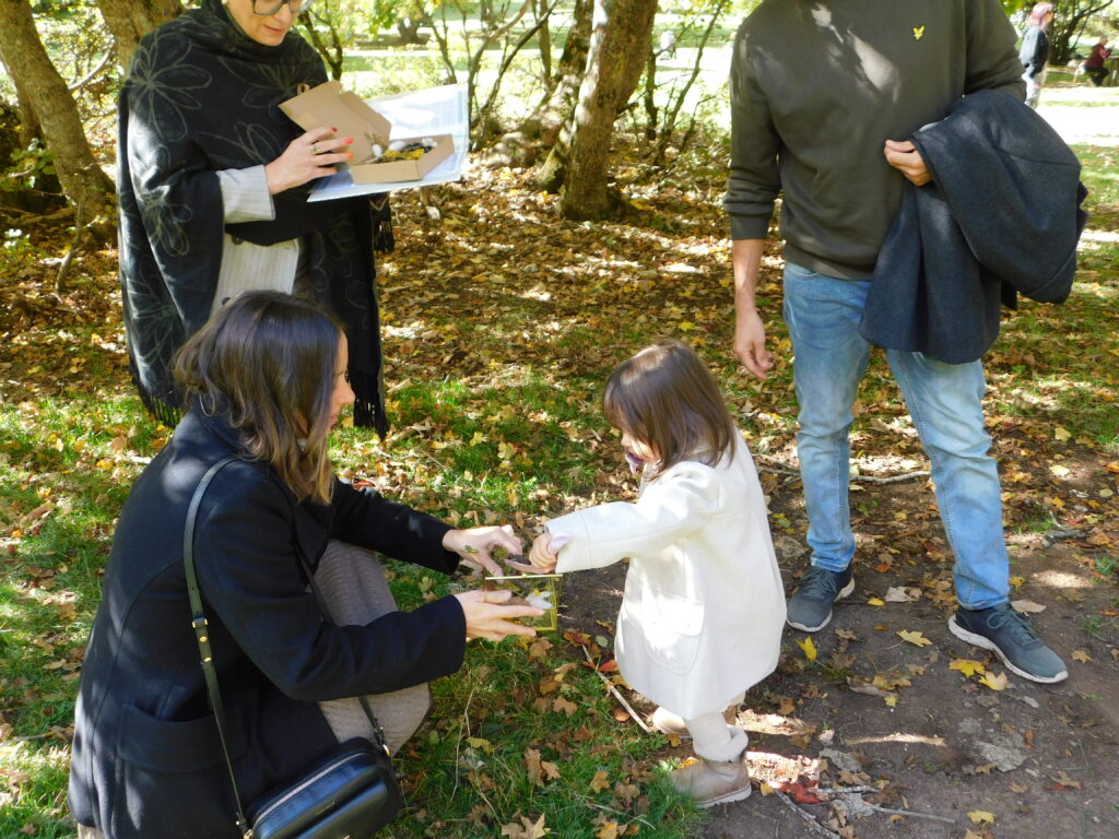 celebranti.com-NamingCeremony-CerimoniaDiBenvenuto-Bosco-Bambina-RitoScatola-credit-AntonioZavarella